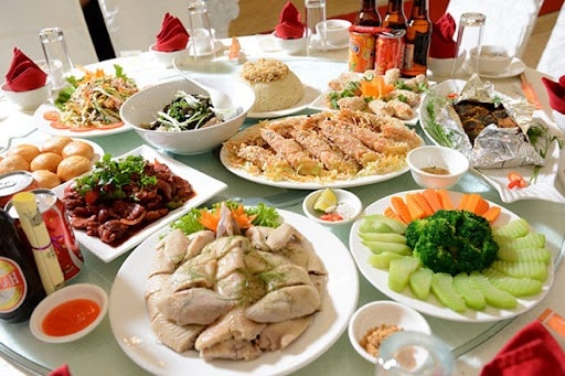 3 đối tượng cần 'kiềm chế' khi ăn uống ngày Tết- Ảnh 3.