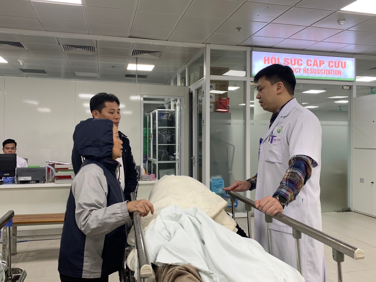 Nạn nhân của pháo tự chế: ‘Em rất ân hận vì trò nghịch dại của mình ‘- Ảnh 1.