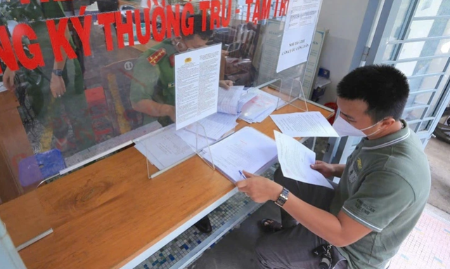  Theo Luật Cư trú 2020, nhiều trường hợp bị xóa đăng ký thường trú theo quy định. Ảnh minh họa: TL