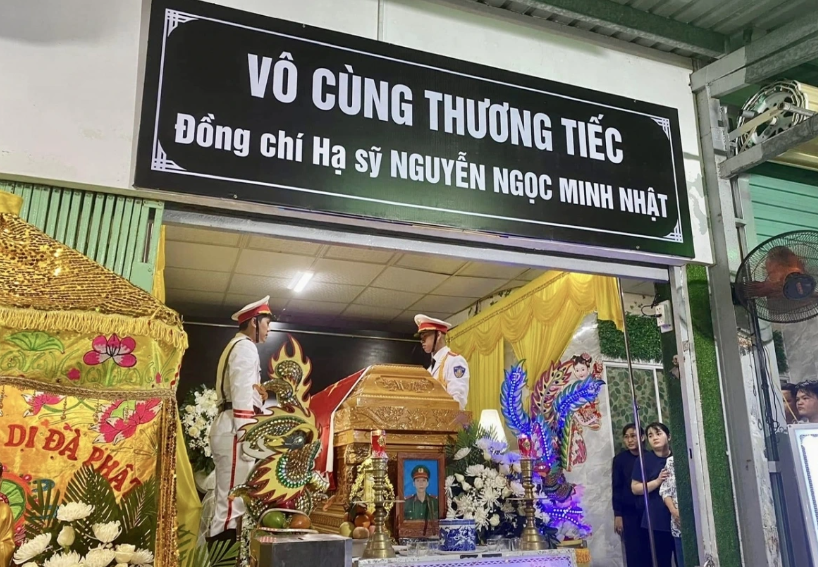 Truy thăng hàm vượt cấp cho chiến sĩ cảnh sát hy sinh khi đang làm nhiệm vụ - Ảnh 1.