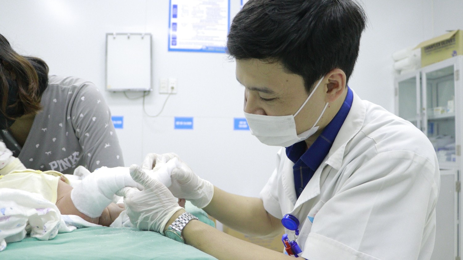 Chế độ dinh dưỡng giúp nâng cao sức khỏe cho trẻ bị khoèo chân bẩm sinh- Ảnh 1.