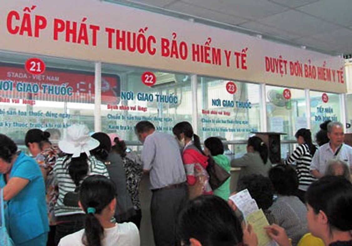 Thủ tục khám chữa bệnh BHYT đơn giản hơn, giảm thời gian chờ đợi của người dân- Ảnh 2.