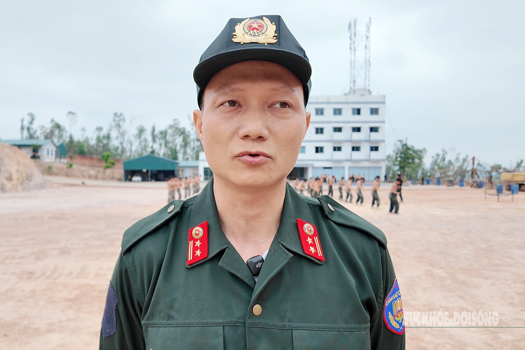 Treo gạch lên súng - bí quyết rèn tinh thần thép của nữ cảnh sát cơ động- Ảnh 9.