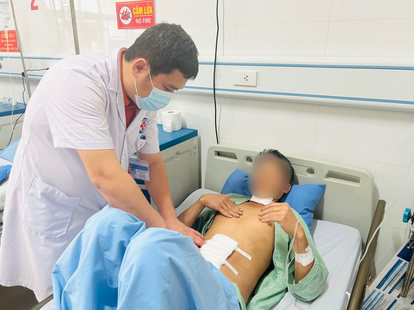 Cứu sống nam thanh niên bị đứt động - tĩnh mạch, sốc mất máu nguy kịch- Ảnh 1.