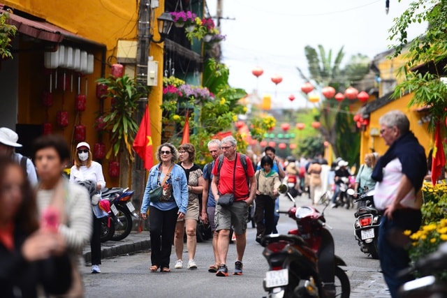 Chi tiết nhiệt độ từng khu vực trong đợt nắng nóng diện rộng từ ngày mai (17/4)- Ảnh 2.