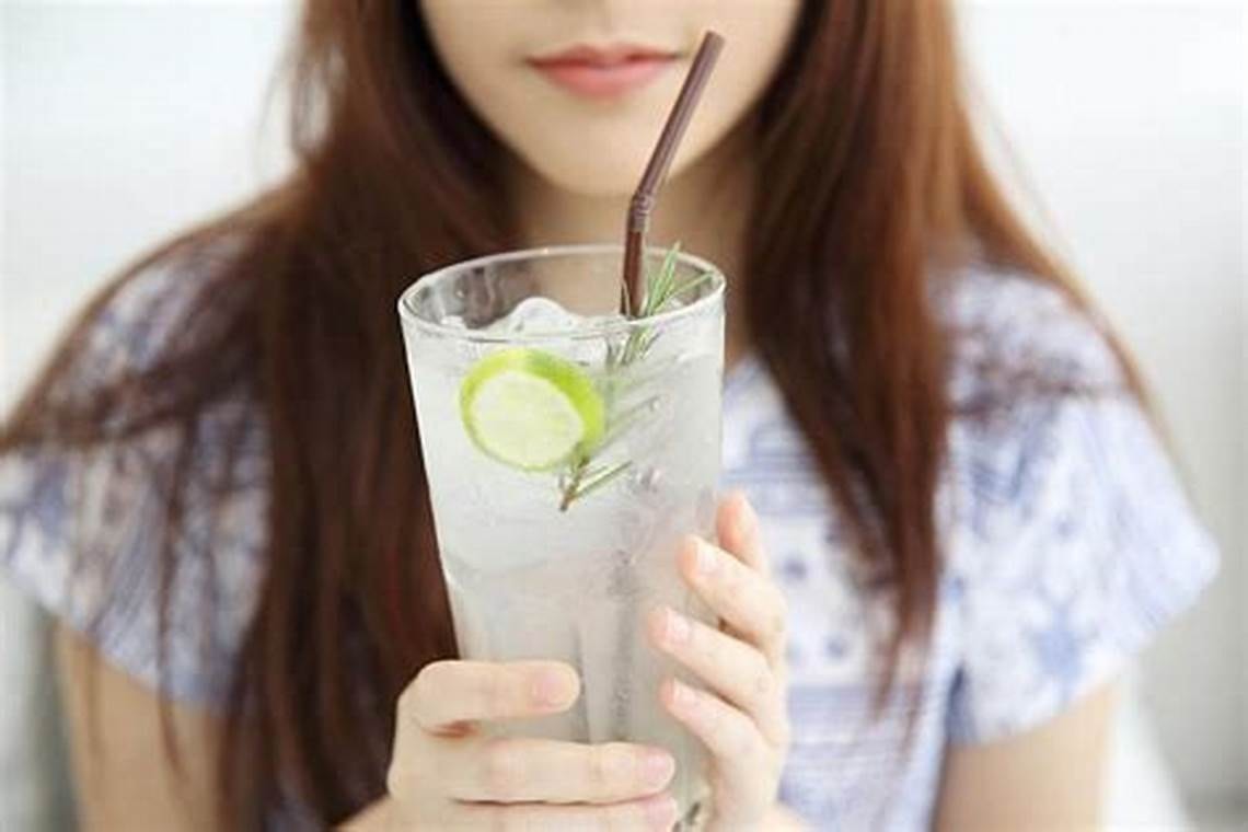 Uống nước cốt chanh vào buổi sáng khi đói để thải độc và chữa bệnh, bác sĩ khuyên gì?- Ảnh 3.