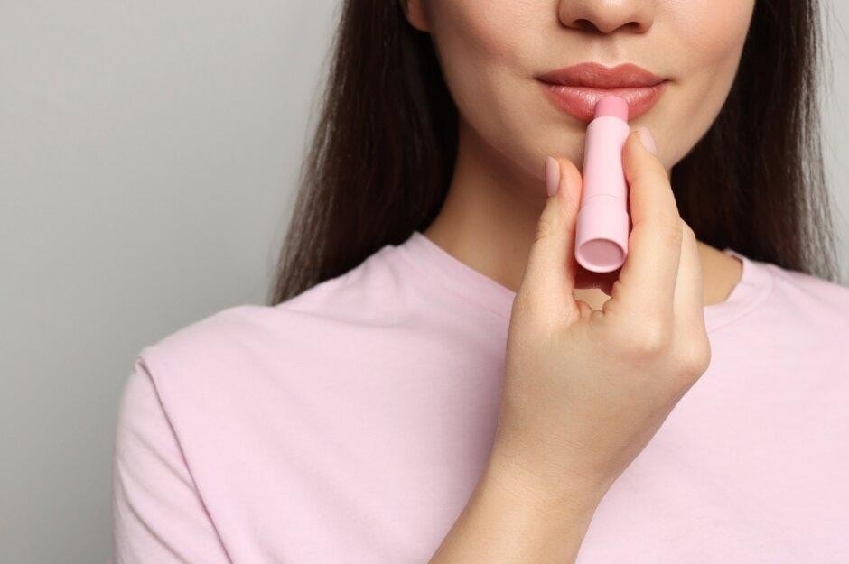 Bí quyết tô son môi tươi tắn và lâu trôi- Ảnh 3.
