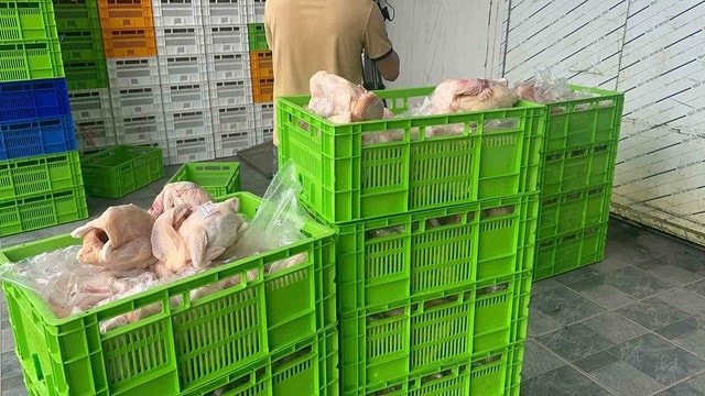 Phát hoảng với tác hại của gà đông lạnh, gà ủ muối không rõ nguồn gốc- Ảnh 2.