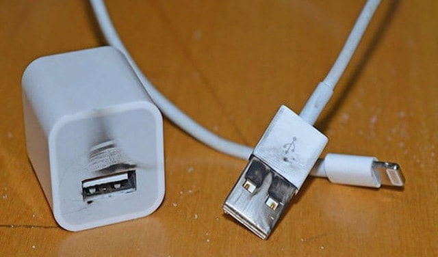 Chọn sạc đúng cách để giữ điện thoại bền, phòng tránh tai nạn- Ảnh 2. Chọn sạc đúng cách để giữ điện thoại bền, phòng tránh tai nạn- Ảnh 2.
