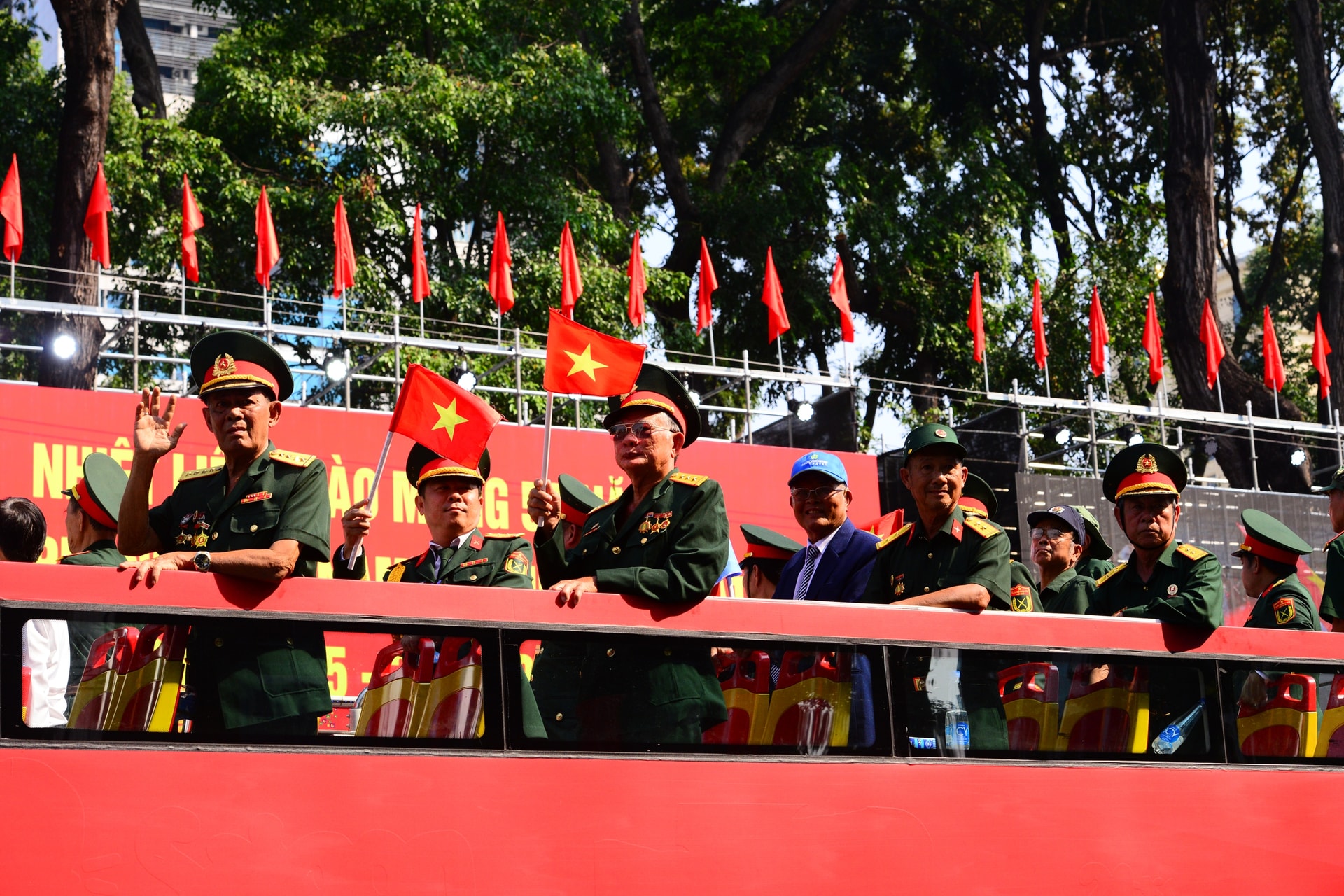 Những chứng nhân lịch sử rạng ngời trong đoàn xe diều hành- Ảnh 4.
