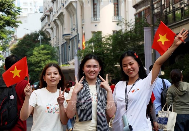Cảm xúc đặc biệt tại buổi Lễ kỷ niệm 50 năm thống nhất đất nước- Ảnh 2.
