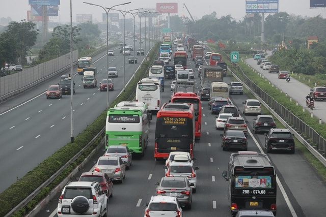 Tai nạn giao thông giảm trong ngày đầu nghỉ lễ 30/4 - 1/5- Ảnh 2.