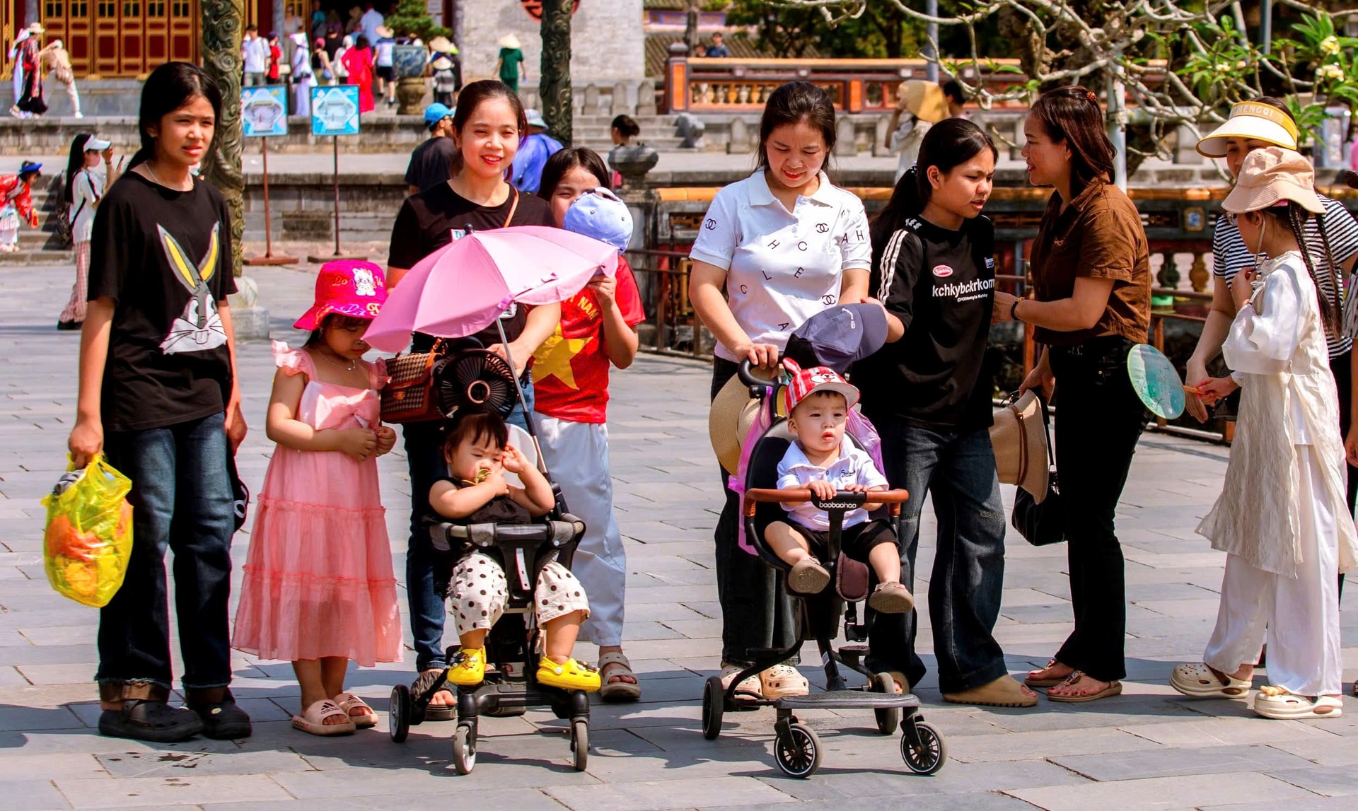 Du khách nườm nượp tham quan di tích Huế dịp nghỉ lễ- Ảnh 6.