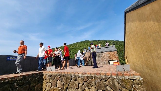 Du khách nườm nượp tham quan di tích Huế dịp nghỉ lễ- Ảnh 12.