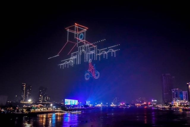 Vì sao drone bị mất kiểm soát khi trình diễn?- Ảnh 2.