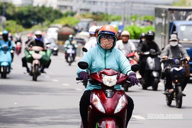 Miền Bắc nắng nóng, tăng nhiệt mạnh trước khi đón mưa dông- Ảnh 2.