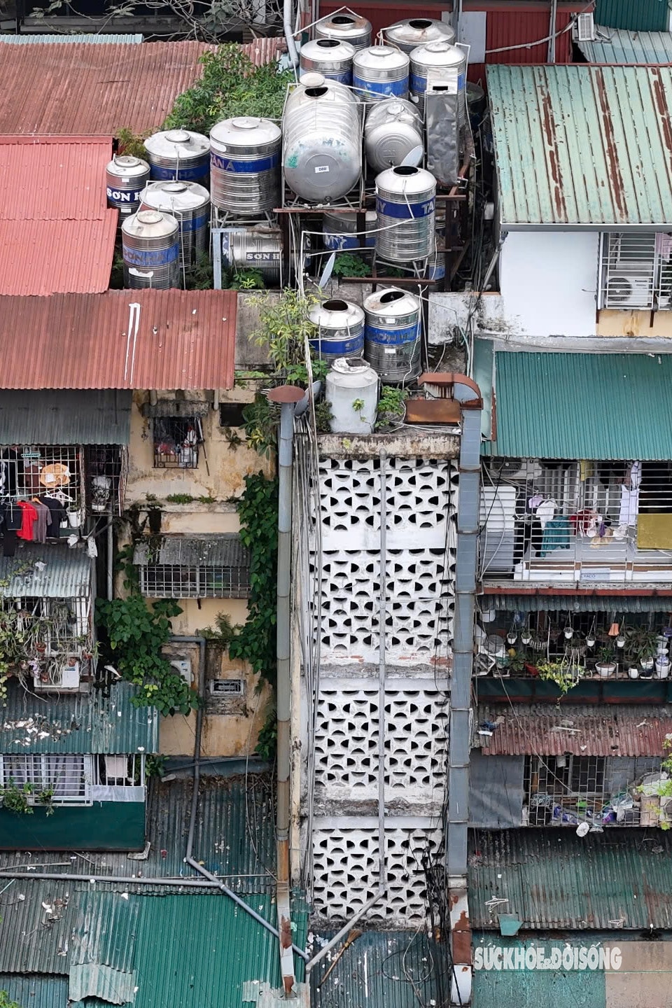 Cận cảnh khu nhà ‘đeo ba lô’ sắp thành cao ốc- Ảnh 10.
