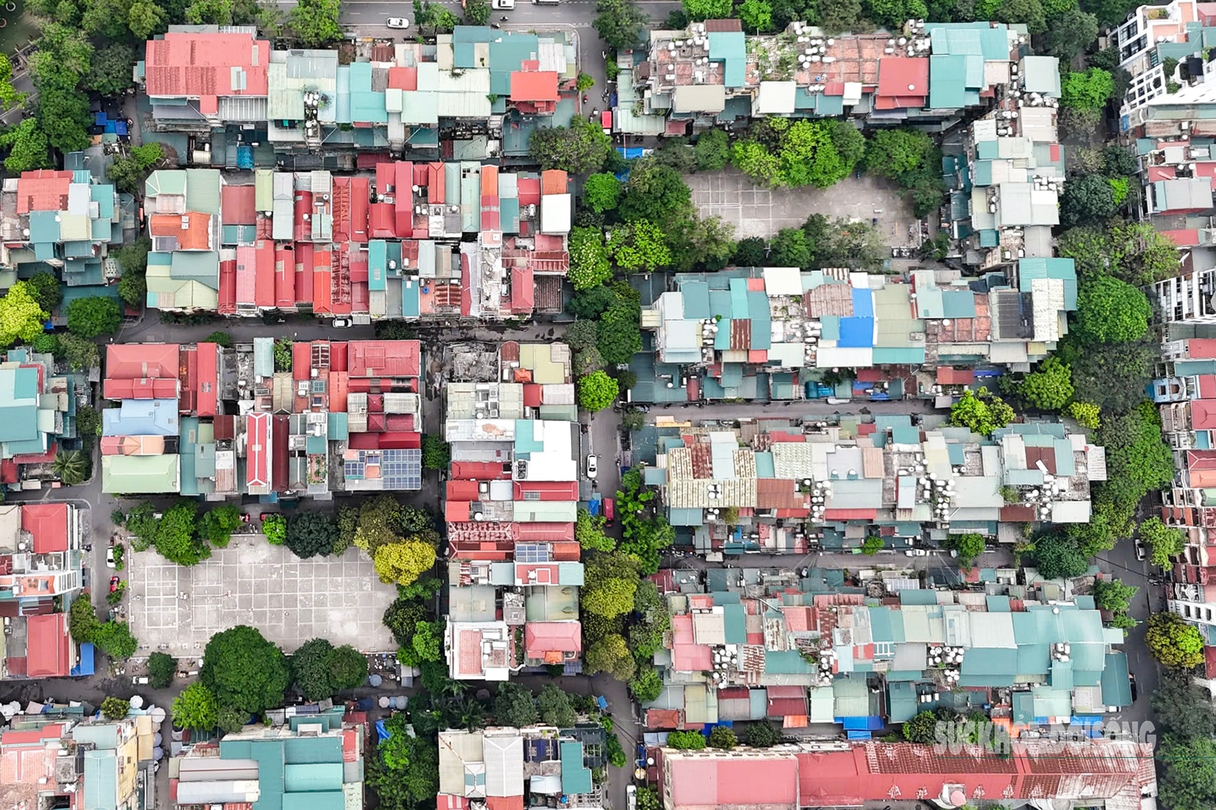 Cận cảnh khu nhà ‘đeo ba lô’ sắp thành cao ốc- Ảnh 1.