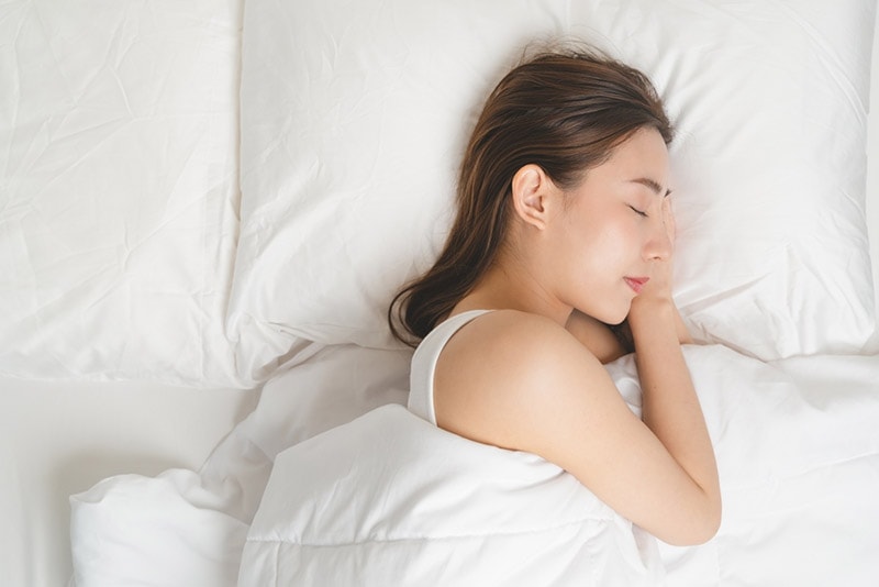 6 lợi ích sức khỏe của việc đọc sách mỗi ngày- Ảnh 2.
