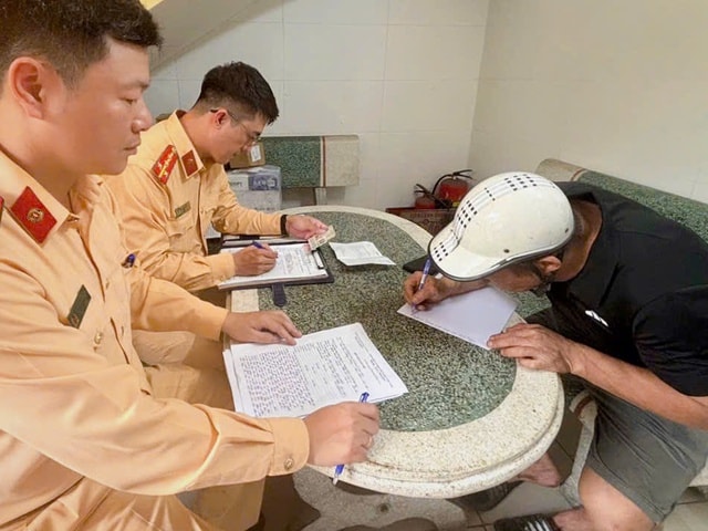 Phạt đến 40 triệu xe tự chế làm rơi bó sắt 12 mét khiến cầu Chương Dương tê liệt- Ảnh 3.