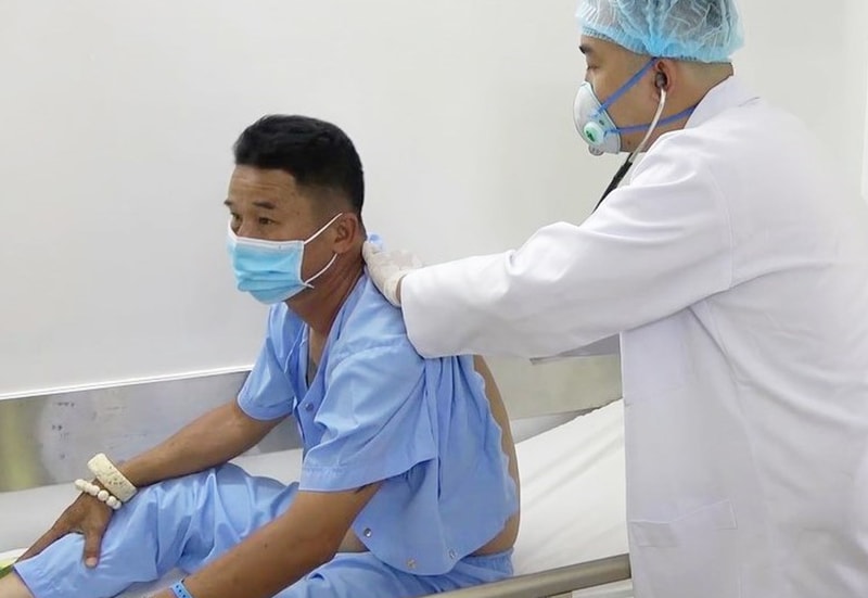 COVID-19 đã là bệnh truyền nhiễm nhóm B, người mắc có cần cách ly y tế?- Ảnh 1.