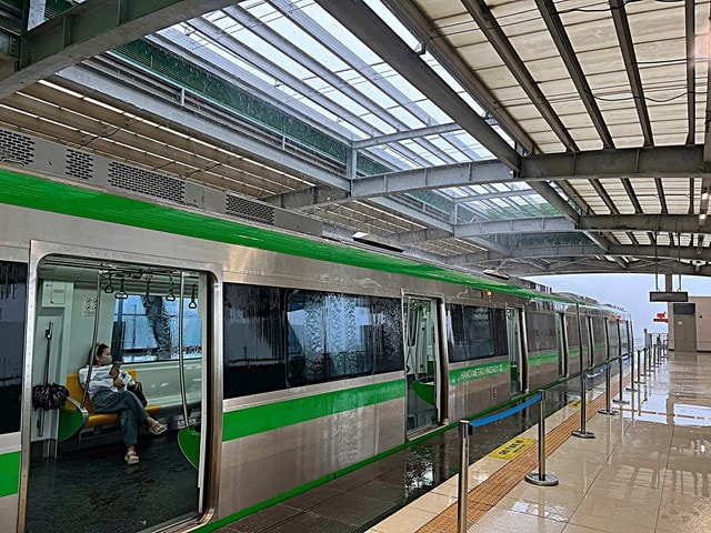 Metro Cát Linh – Hà Đông 'tốc mái' gần 1 năm chưa sửa: Trách nhiệm thuộc về ai?- Ảnh 2.