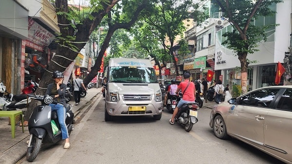 Thiếu quan sát, nhiều tài xế vô tư lái ô tô đi vào đường ngược chiều- Ảnh 8.