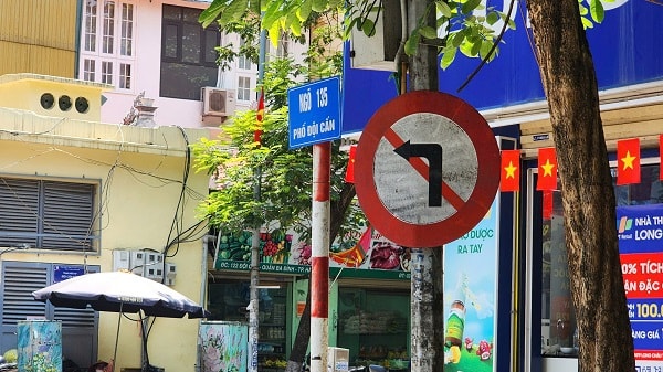 Thiếu quan sát, nhiều tài xế vô tư lái ô tô đi vào đường ngược chiều- Ảnh 6.