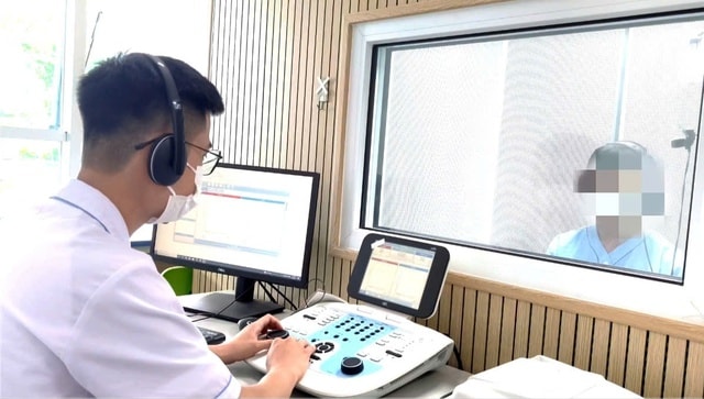 Nam thanh niên 35 tuổi bị điếc đột ngột do thói quen mà nhiều người hay mắc phải- Ảnh 2.