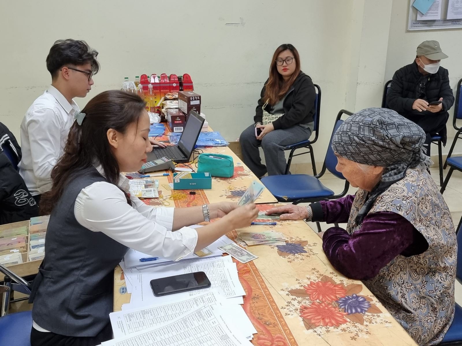 Người cao tuổi không có lương hưu sẽ được nhận trợ cấp hưu trí xã hội 500.000 đồng từ 1/7/2025- Ảnh 1.