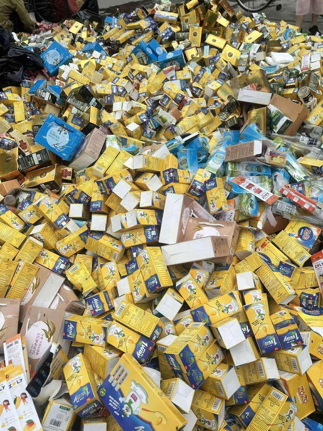 Khó hiểu hàng nghìn hộp thực phẩm chức năng đổ đống ở bãi rác- Ảnh 2.