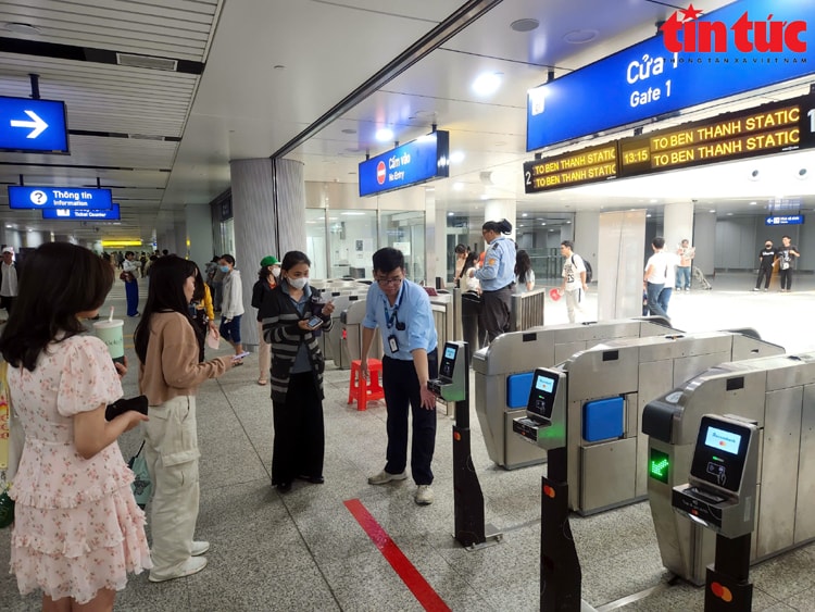TP Hồ Chí Minh áp dụng hệ thống thu phí tự động trên tuyến metro số 1 từ ngày 1/7- Ảnh 2.