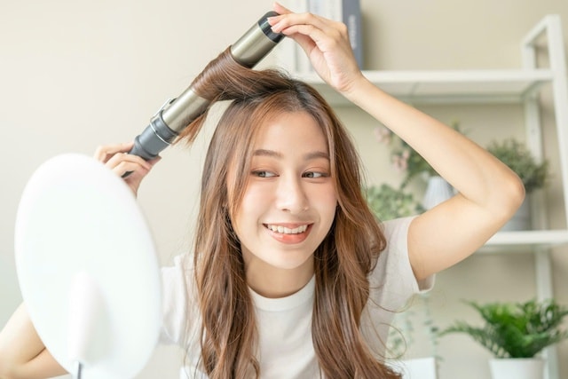 Nắng nóng khiến tóc nhanh bết và có mùi, khắc phục thế nào?- Ảnh 3.