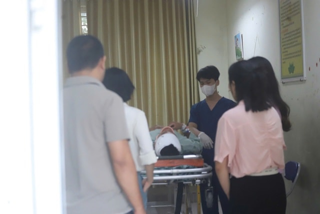 Nam sinh gãy xương sườn, tràn dịch màng phổi vẫn nỗ lực hoàn thành Kỳ thi tốt nghiệp THPT 2025- Ảnh 2.