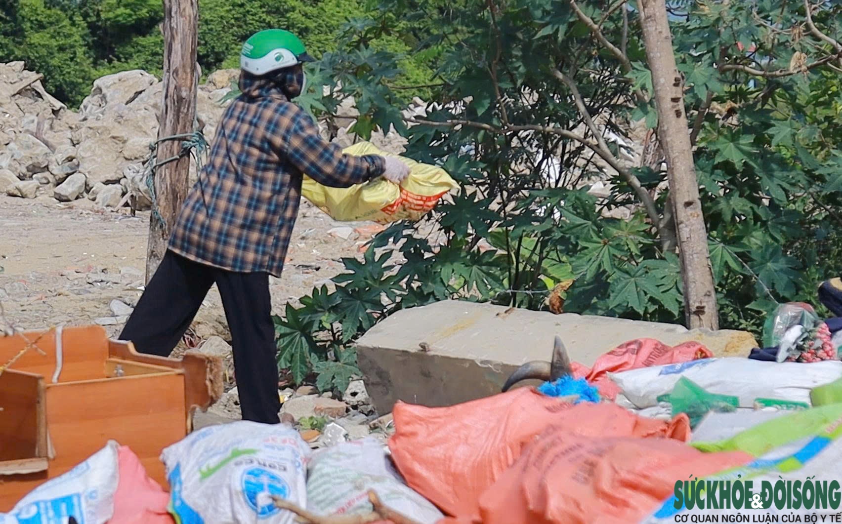 Kinh hoàng 'nghĩa địa đầu bò' giữa lòng TP Vinh- Ảnh 2.