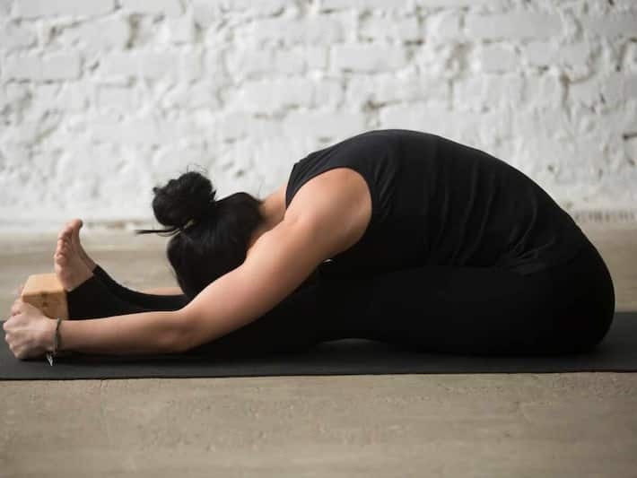5 tư thế yoga đơn giản giúp thư giãn thần kinh ngay lập tức- Ảnh 5.
