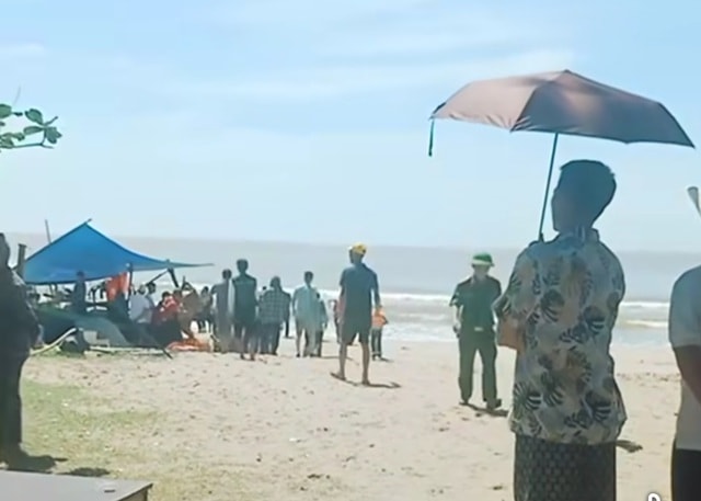 Một người mất tích, một người nguy kịch khi tắm biển Sầm Sơn- Ảnh 1.