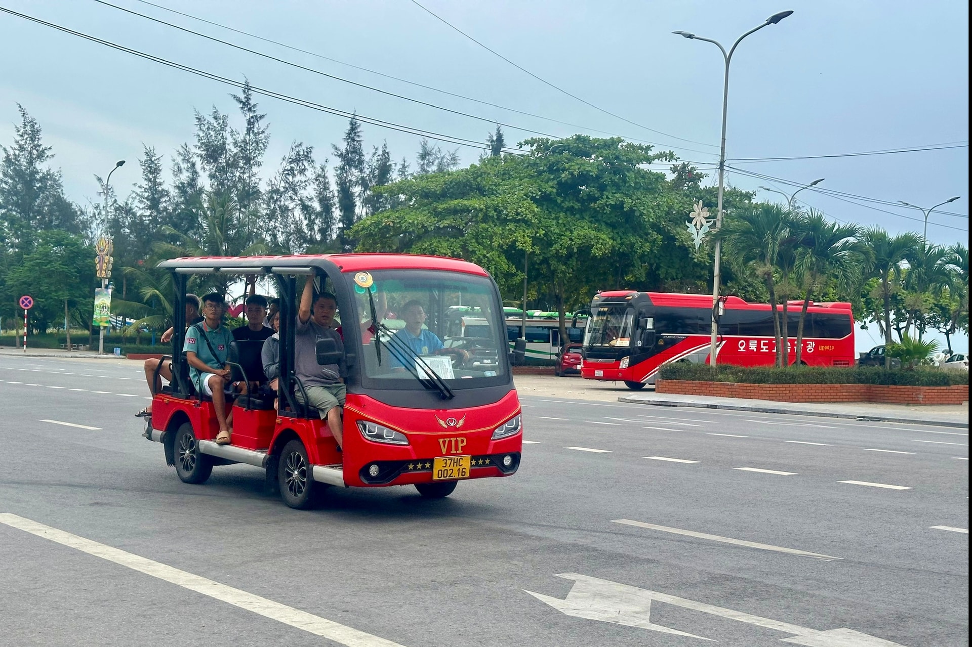 Nghệ An gỡ vướng cho hàng trăm xe điện ở Cửa Lò trước nguy cơ 'xóa sổ'- Ảnh 3. Nghệ An gỡ vướng cho hàng trăm xe điện ở Cửa Lò trước nguy cơ 'xóa sổ'- Ảnh 3.