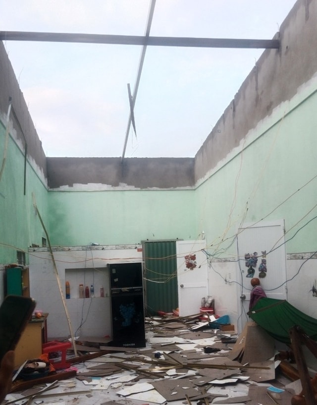 Hàng chục căn nhà ở Lâm Đồng bị tốc mái, trơ lại 4 bức tường- Ảnh 1.