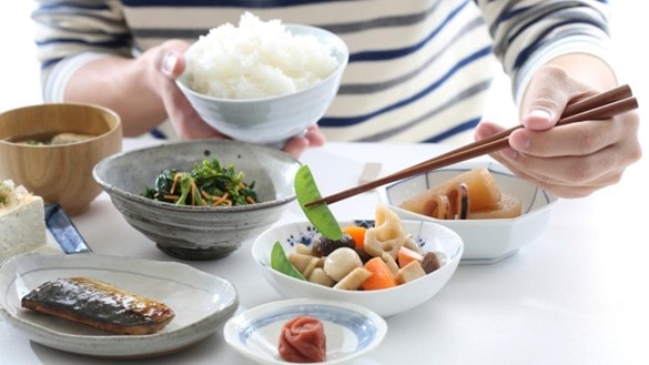 Hệ lụy từ việc nhịn ăn để giảm cân cực đoan ở tuổi dậy thì- Ảnh 2.