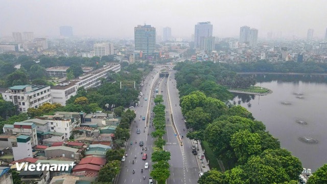 Hà Nội hiện thực hóa mục tiêu chuyển đổi xe xăng và trạm sạc điện ra sao?- Ảnh 1.