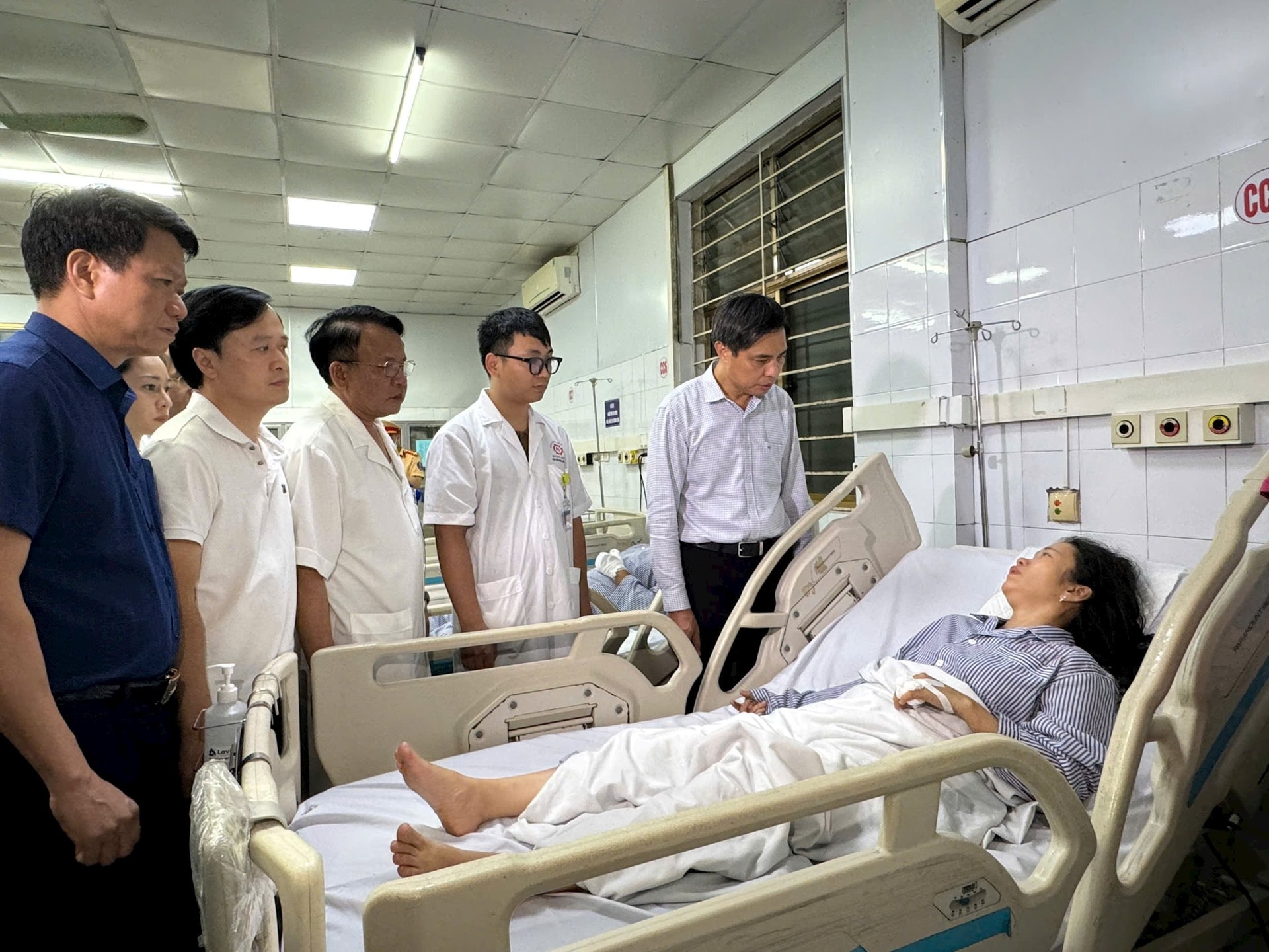 Vụ tàu du lịch bị đắm ở vịnh Hạ Long: Lời kể của những nạn nhân thoát nạn- Ảnh 1. Vụ tàu du lịch bị đắm ở vịnh Hạ Long: Lời kể của những nạn nhân thoát nạn- Ảnh 1.