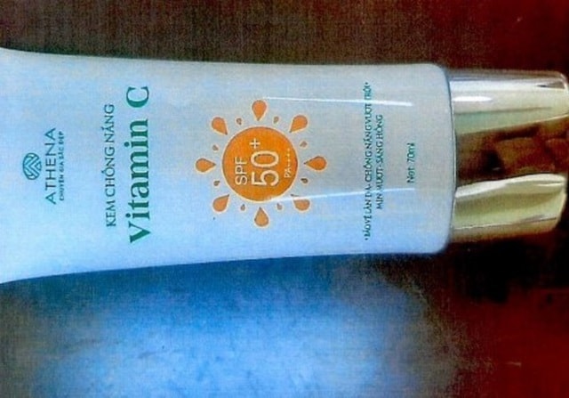Lâm Đồng đình chỉ lưu hành, thu hồi trên toàn tỉnh kem chống nắng Vitamin C- Ảnh 1.