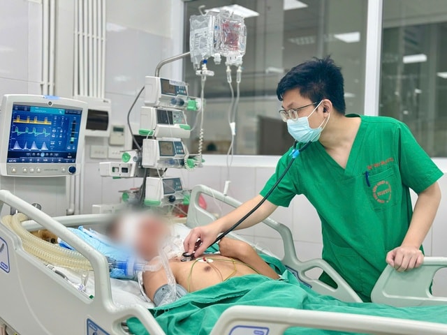 Đột nhiên sốt cao liên tục, thanh niên 17 tuổi bị tổn thương sâu trong não- Ảnh 2.