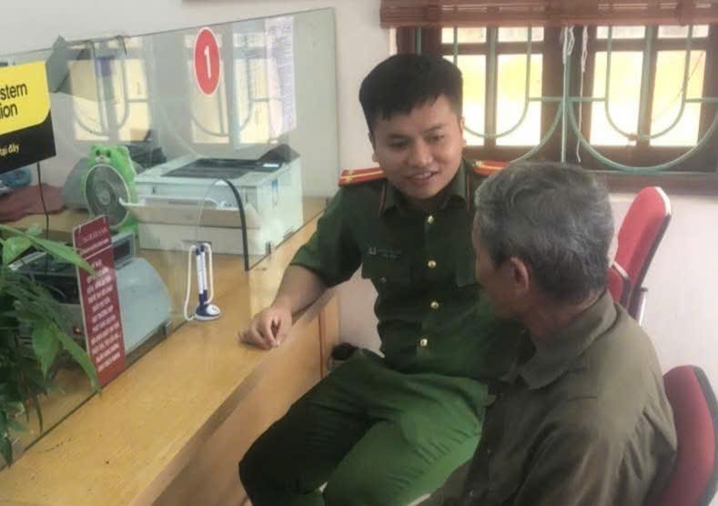 Cụ ông suýt bị mất 260 triệu đồng vì nhận cuộc gọi lừa đảo giả danh công an - Ảnh 2.