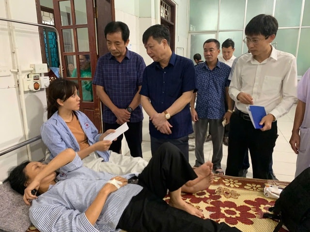 Giây phút xe khách lật kinh hoàng: Nhiều tiếng la hét, kêu cứu, có người bị hất văng ra ngoài- Ảnh 4.