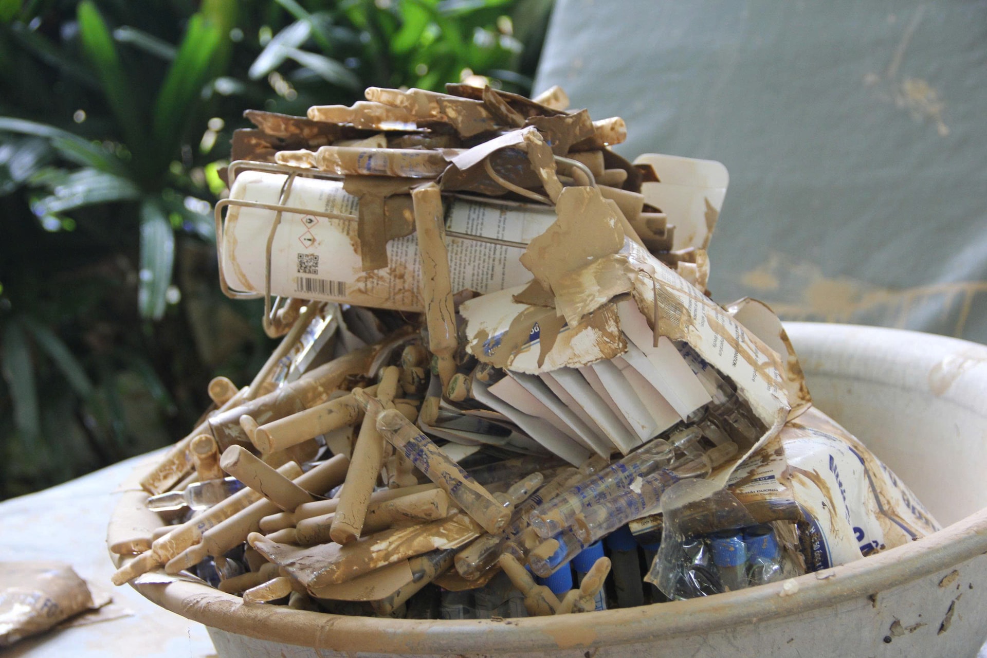Trung tâm Y tế Tương Dương tan hoang sau lũ- Ảnh 6.