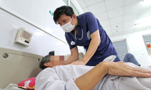 Ăn tiết canh, nem sống, 2 người đàn ông mắc liên cầu khuẩn lợn bị điếc vĩnh viễn- Ảnh 3.