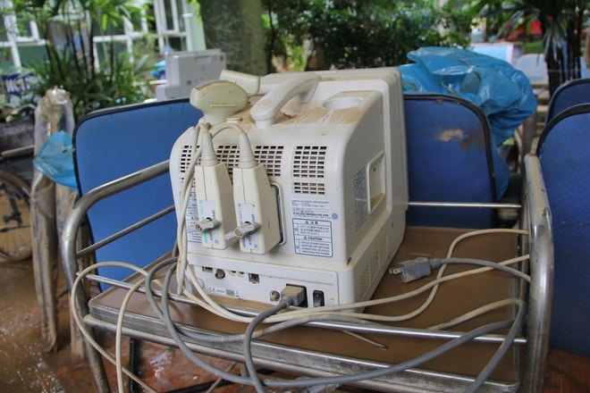 Trung tâm Y tế Tương Dương tan hoang sau lũ- Ảnh 9.