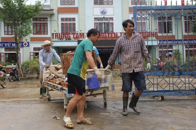 Trung tâm Y tế Tương Dương tan hoang sau lũ- Ảnh 16.